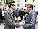 Norbert Darabos mit Brigadier Erich Csitkovits, dem neuen Kommandanten der Landesverteidigungs- akademie.