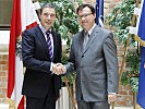 Norbert Darabos, r., mit NATO-Generalsekretär Anders Fogh Rasmussen.
