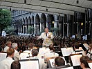 Bernhard Heher beim Auftakt des Benefiz-Konzertes im Vorjahr, "Carmen Ouvertüre".