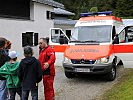 Anziehungspunkt für die Kids: ein Ambulanzwagen des Bundesheeres.