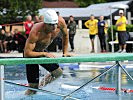 Der Speed-Pentathlon beginnt mit dem Hindernisschwimmen.