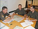 Oberstleutnant Martin Hämmerle (Mitte) mit Soldaten seines Bataillons.