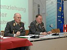 General Edmund Entacher, r., und Generalleutnant Othmar Commenda beim Workshop.