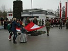 Die Bundesflagge wurde von Kindern des Ortes getragen.