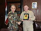 General Edmund Entacher, r., mit dem Chef des Stabes der libanesischen Armee, Generalmajor Salman.