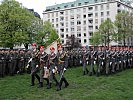 Vor der Nationalbank formierten sich die Ehrenkompanie und die anzugelobenden Rekruten.