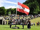 Die Flaggenparade, ein feierliches Zeremoniell jeder militärischen Veranstaltung.