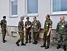 Der Befehlshaber des internationalen Kommandos in Ulm, Generalleutnant Markus Bentler und Übungsleiter Brigadier Karl Pronhagl begrüßen die Teilnehmer.