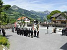 Die Soldaten vor der Walserhalle.