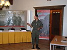Der Kommandant der "Siebenten" informiert Minister Darabos über Aufgaben und Aufträge der 7. Jägerbrigade.