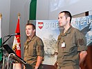 Major Wolfgang Leber, l., und Oberleutnant Matthias Resch berichteten von Unruhen während ihres Kosovo-Einsatzes, bei denen es auch Verletzte gab.