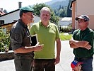 V.r.: Heinz Gabler im Gespräch mit Bürgermeister Helmut Schöttl.