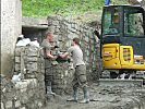 Die Soldaten stehen im unermüdlichen Einsatz für die Bevölkerung.