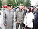 Brigadier Hufler und Oberst Hausmann im Gespräch mit der Landeshauptfrau Burgstaller.