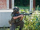 Die jungen Wach-Soldaten üben mit dem Duell-Simulator im Lager Kaufholz auf dem Truppenübungsplatz Allentsteig.