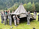 Beim Gruppenzeltaufbau war Teamgeist der Schüler gefragt.