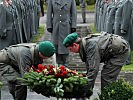 Brigadier Lirk bei der Kranzniederlegung in der Schwarzenberg-Kaserne.