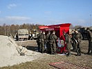 Diese Vorrichtung hilft beim Befüllen von Sandsäcken, die unter anderem bei Hochwasser-Einsätzen Verwendung finden.