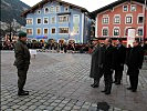 Hauptmann Schreyer meldet an Brigadier Hufler.