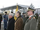 V.l.: Bürgermeister Adolf Pellischek, Vertreter der Liga für Menschenrechte Klaus Gartler, Militärkommandant Brigadier Heinz Zöllner.