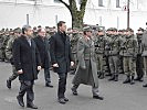 V.r.: Militärkommandant Konzett, Landeshauptmann Wallner, Bürgermeister Huber, Vizekanzler Spindelegger, Bataillonskommandant Belec.