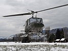 Neben den Hubschraubern fliegen auch Flächenflugzeuge.