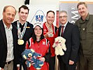 V.l.: Wolfgang Becker (Direktor ULSZ-Rif), Matthias Lanzinger (Behinderten-Skisport), Jacqueline Seifriedsberger (Skispringen), Bernhard Gruber (Nordische Kombination), Walter Steidl (Landeshauptmann-Stellvertreter), Erwin Geiger (Kommandant des HLSZ-Rif)