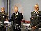 V.l.: Generalleutnant Commenda, Minister Klug und Generalmajor Bair.