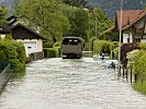 Die einzigen Fortbewegungsmittel: LKWs und Boote.