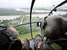 24 Hubschrauber des Heeres fliegen Erkundungs- und Evakuierungsflüge.
