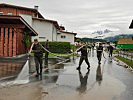 In Tirol werden die Straßen mit Hochdruck wieder befahrbar gemacht.