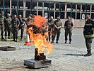 Realistische Brandschutzbelehrung bei der Kaderfortbildung.