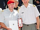 Brigadier Wagner verlieh stellvertretend für den Bundespräsidenten das Goldene Verdienstzeichen.