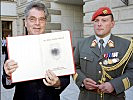 Militärmusikchef Heher übergab einst den eigens komponierten "Dr. Heinz Fischer Marsch" an den Bundespräsidenten.