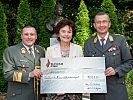 V.l.: Militärmusikchef Oberst Bernhard Heher, die Geschäftsführerin des Vereins "Licht ins Dunkel", Christine Tschürtz-Kny und der Wiener Militärkommandant, Brigadier Kurt Wagner.