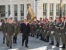 Abschreiten der Front durch Landtagspräsident Kopietz, Generalleutnant Reißner, Generalmajor Malinowski und Brigadier Wagner.