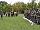 Die Grundwehrdiener beim Waffen- und Schießdienst.