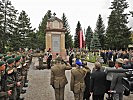 Am Denkmal der gefallenen italienischen Soldaten.