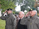 V.l.: Oberst Baranyai, General in Ruhe Fortunat und Oberst Plieschnegger bei der Kranzniederlegung.