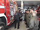 Die verschiedenen Fahrzeuge der Berufsfeuerwehr Innsbruck wurden den Soldaten gezeigt.