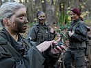 Theresa Neubauer, l., und Denise Schaffer haben sich für eine Karriere als Soldatinnen entschieden.