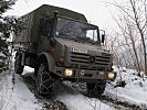 Der Unimog U4000 zeigt seine Leistungsstärke im Gelände.