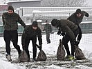 Wahlmodul Sport: Beim Staffelbewerb zeigen die Rekruten vollen Einsatz.