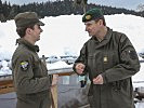 Generalleutnant Reißner, r., dankte den Soldaten für ihren Einsatz.