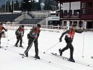 Die Siegerpatrouille beim Start auf die Strecke.