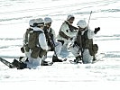 Ein Gruppenkommandant, r., koordiniert sein Team.