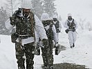 Trotz heftigen Schneefalls übten die Pioniere im scharfen Schuss.