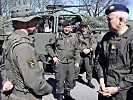 Generalleutnant Bair zeigte sich in Gesprächen mit den Feldbacher Soldaten von deren Aufklärungsaufgaben sehr interessiert.