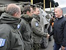 Verteidigungsminister Gerald Klug besuchte die österreichischen Peacekeeper im Kosovo.