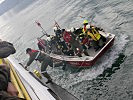 Ein Passagierschiff wurde von den Einsatzkräften evakuiert.